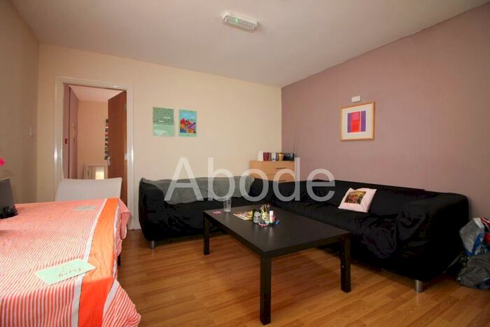 4 Bedroom Flat To Rent In Cardigan Road, Leeds, West Yorkshire, LS6