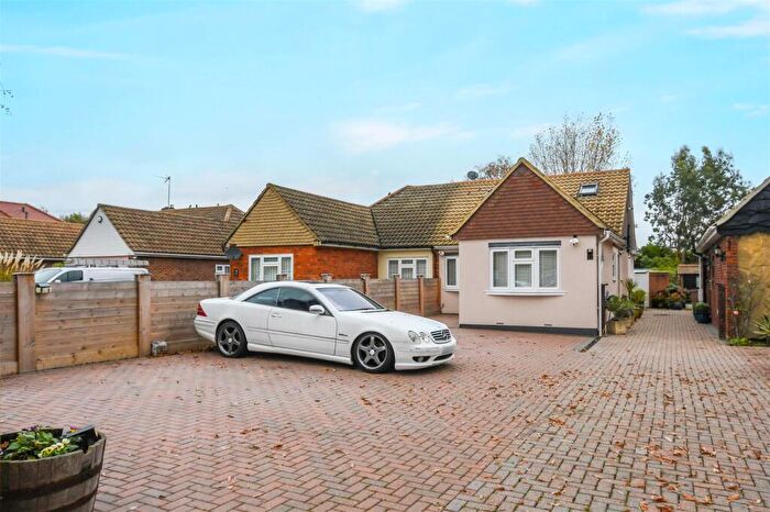 4 Bedroom Semi-Detached Bungalow For Sale In Hanging Hill Lane, Hutton, Brentwood, CM13