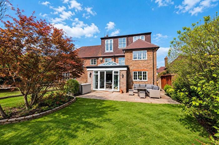 4 Bedroom Semi-Detached House For Sale In Bradstone Brook Cottages, Chilworth, Guildford, GU4