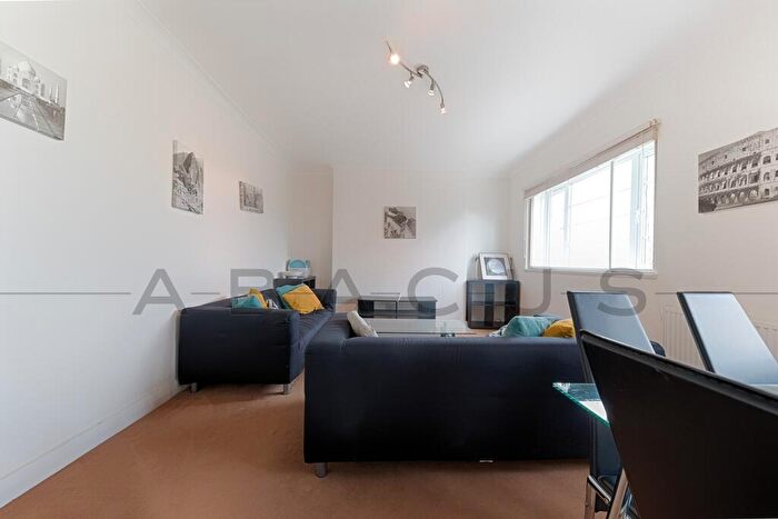 3 Bedroom Flat To Rent In Warwick Lodge, Shoot Up Hill, Kilburn, NW2