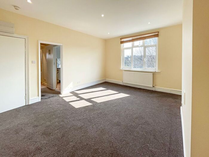 Studio To Rent In Chatsworth Road, Kilburn, NW2