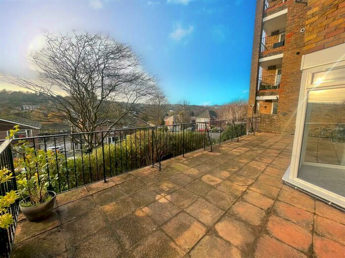 2 Bedroom Flat To Rent In Varndean Drive, Brighton, BN1