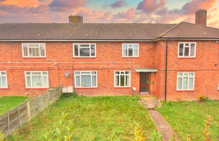 1 Bedroom Flat To Rent In Wood Street, Merstham, Redhill, RH1