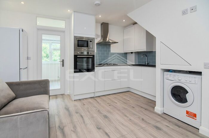 1 Bedroom Flat To Rent In Regents Park Road, Finchley Central, London, N3