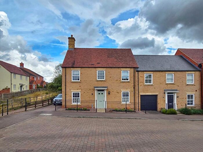 4 Bedroom End Of Terrace House For Sale In Nottingham Close, Ampthill, Bedfordshire, MK45