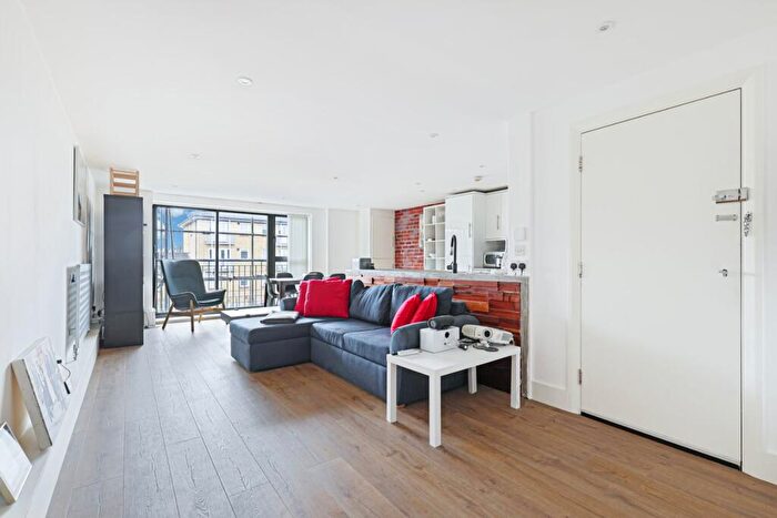 2 Bedroom Apartment To Rent In Glebe Road, London, E8