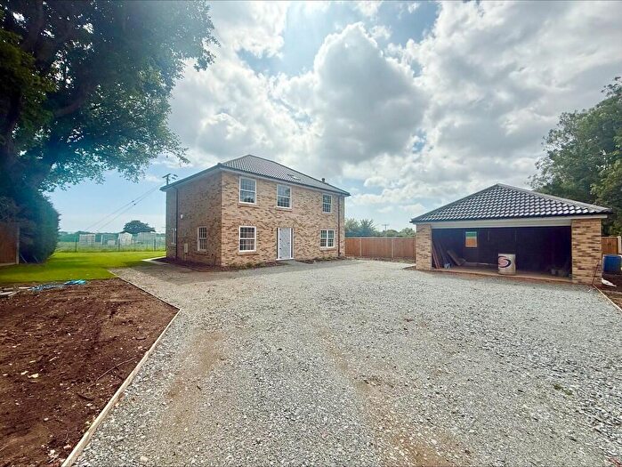 4 Bedroom Detached House For Sale In Station Road, Ormesby, NR29