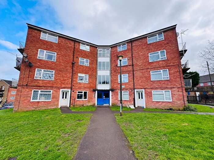 2 Bedroom Duplex For Sale In Hunters Hill, RG7