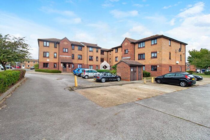2 Bedroom Apartment To Rent In Campernell Close, Brightlingsea, Essex, CO7
