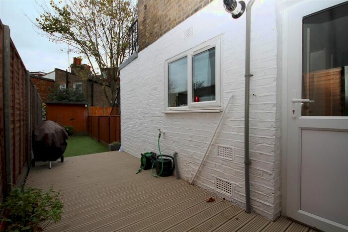 2 Bedroom Flat To Rent In Acton Lane, Acton, W3