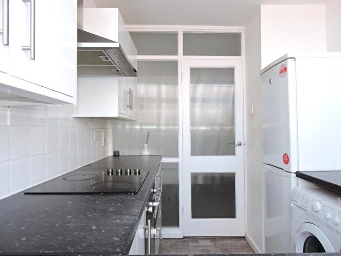 2 Bedroom Flat For Sale In Putney Road, Enfield, Middlesex, EN3