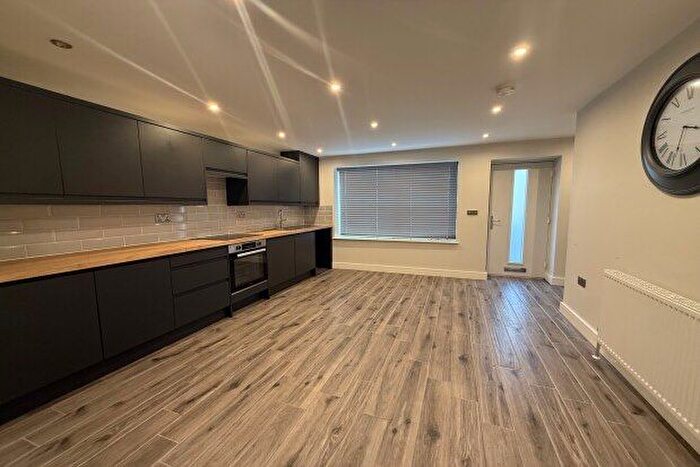 4 Bedroom Property To Rent In Churchfield Lane, Castleford, WF10