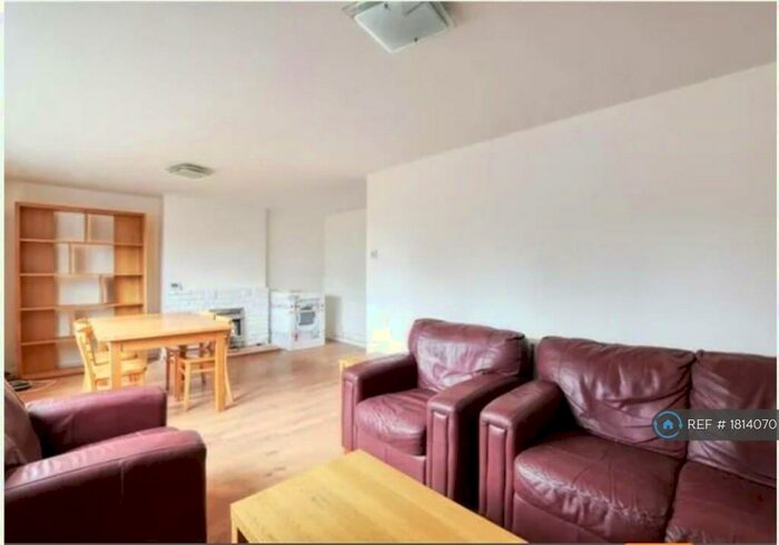 3 Bedroom Maisonette To Rent In Oxford Road, Stratford, E15