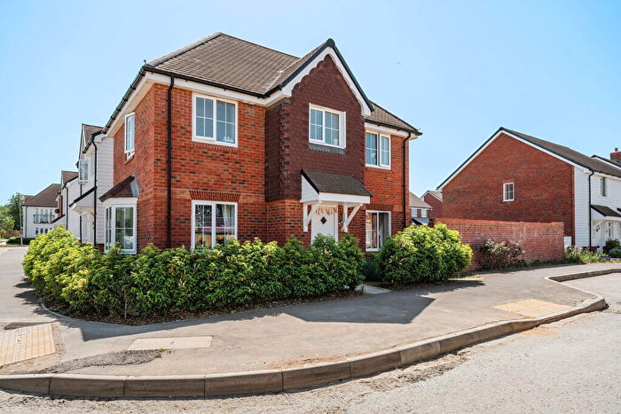 3 Bedroom Detached House For Sale In Blacklands Farm Way, Sherfield-on-Loddon, RG27