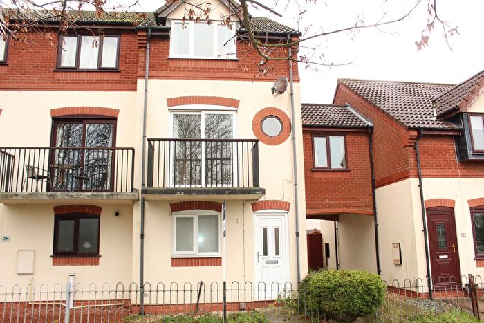 3 Bedroom Mews To Rent In Kings Mews, Cleethorpes, DN35