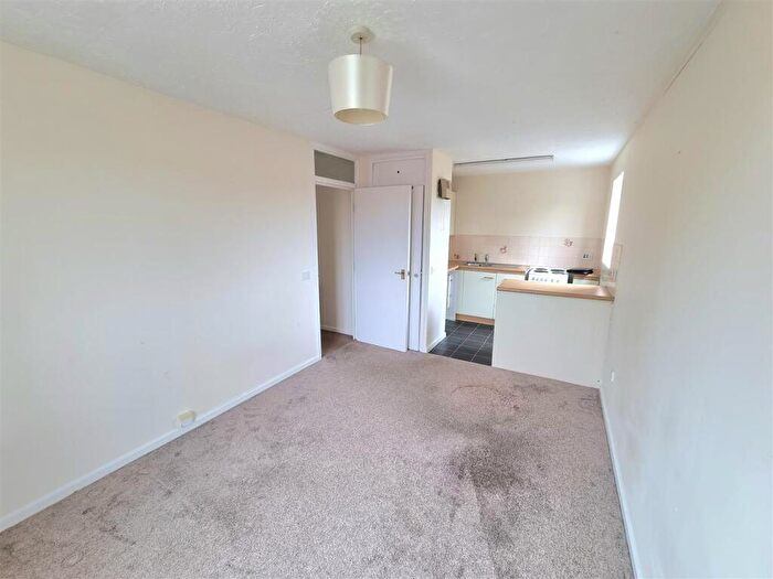 1 Bedroom Flat For Sale In Sunbeam Way, Alverstoke, Gosport, PO12