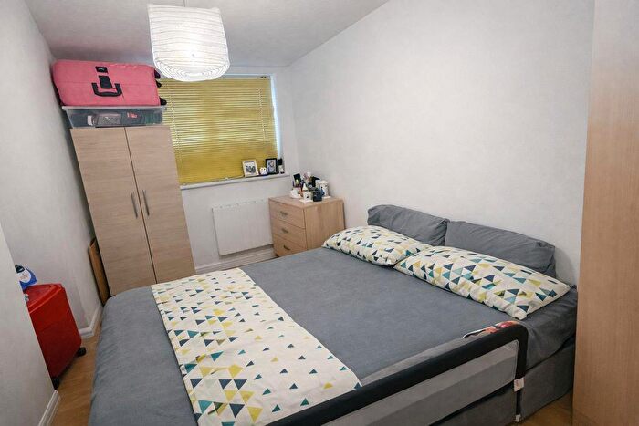 2 Bedroom Flat To Rent In Nether Street, Finchley, N12