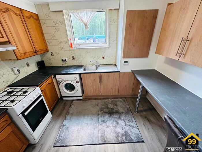 3 Bedroom Flat For Sale In Tomlins Orchard, Barking, London Borough Of And Dagenham., IG11
