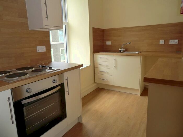 1 Bedroom Flat To Rent In Laws Street, Pembroke Dock, SA72
