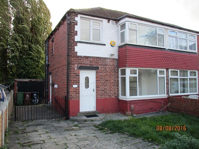 3 Bedroom Semi Detached House To Rent In Dewsbury Road, Leeds, LS11