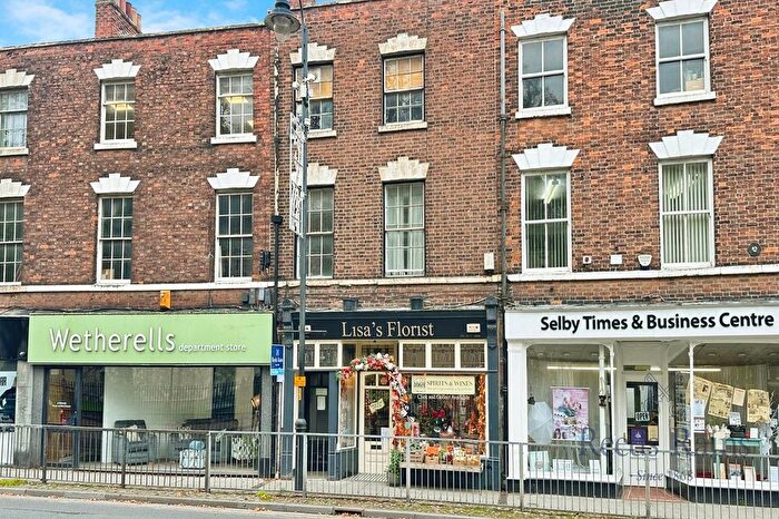 1 Bedroom Flat For Sale In The Crescent, Selby, North Yorkshire, YO8