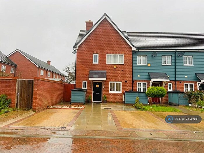 3 Bedroom End Of Terrace House To Rent In Twist Way, Slough, SL2