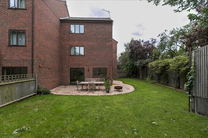 4 Bedroom Town House To Rent In St. Helens Gardens, London, W10