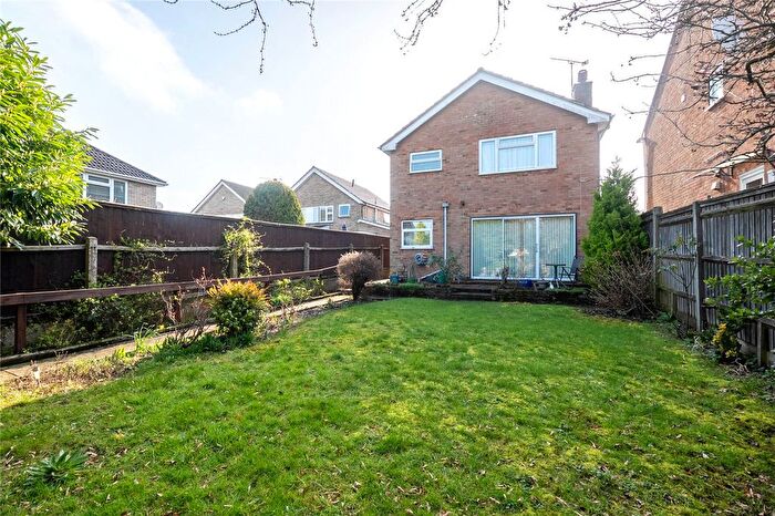 3 Bedroom Detached House For Sale In Lambs Close, Dunstable, Bedfordshire, LU5