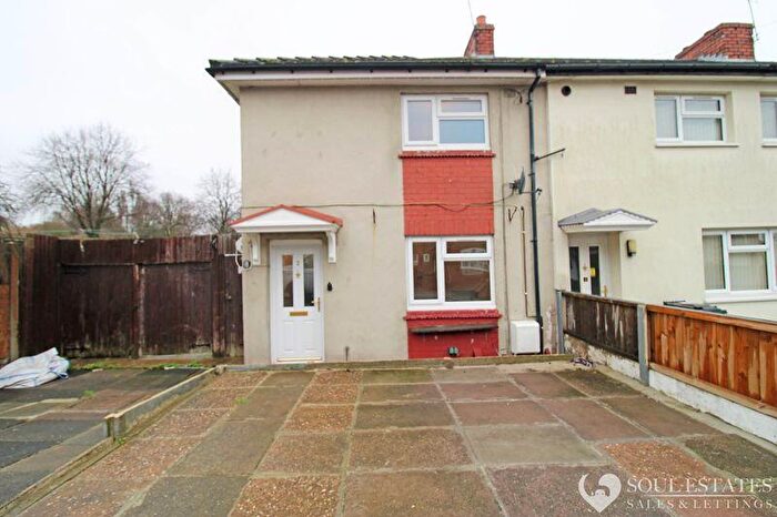 3 Bedroom Semi-Detached House To Rent In Bradford Road, Dudley, DY2