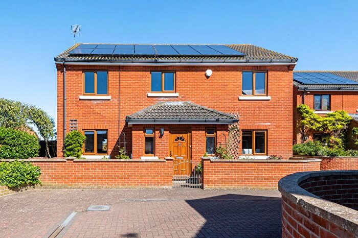 4 Bedroom Detached House For Sale In James Gray Close, Winterton-On-Sea, NR29