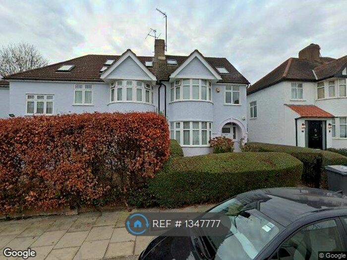 Studio To Rent In Holdershill Crescent, London, NW4