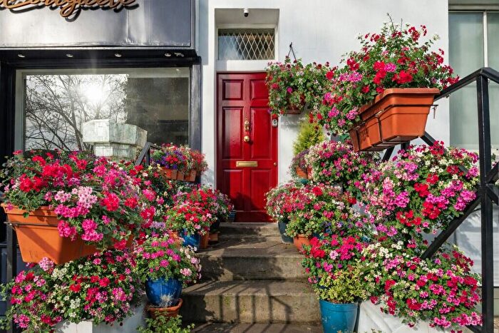 2 Bedroom Flat For Sale In Kings Road, London, SW10