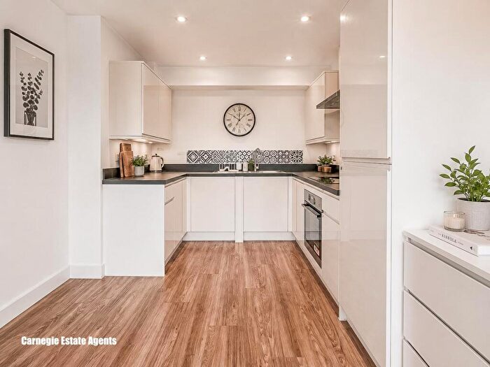 2 Bedroom Flat To Rent In Flat, Sienna House, Brownfields, AL7