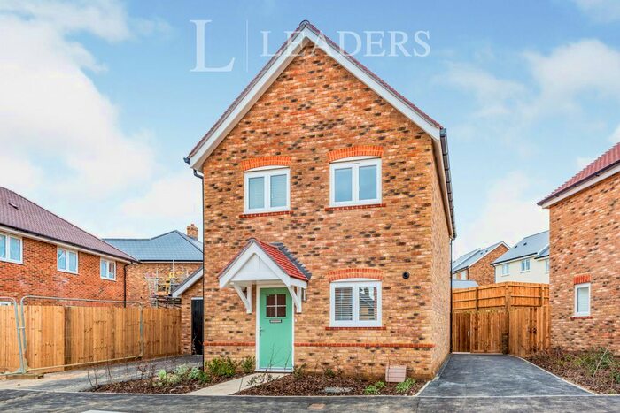 3 Bedroom Detached House To Rent In Barnfield, Billingshurst, RH14