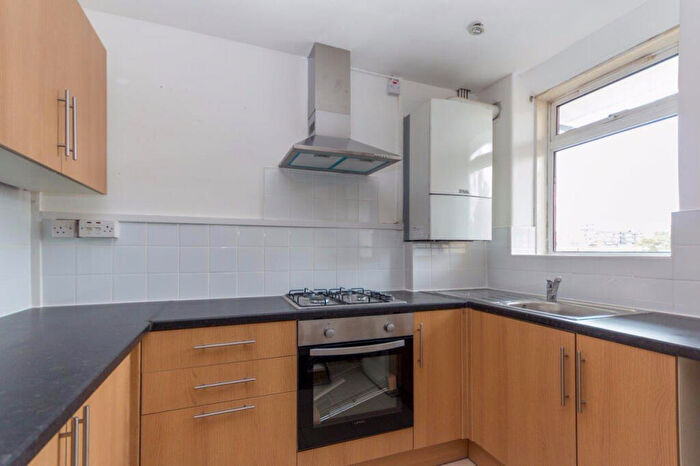 3 Bedroom Flat To Rent In Browning Street, London, SE17