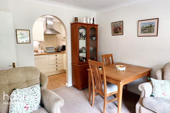 1 Bedroom Apartment For Sale In Shoppenhangers Road, Maidenhead, SL6