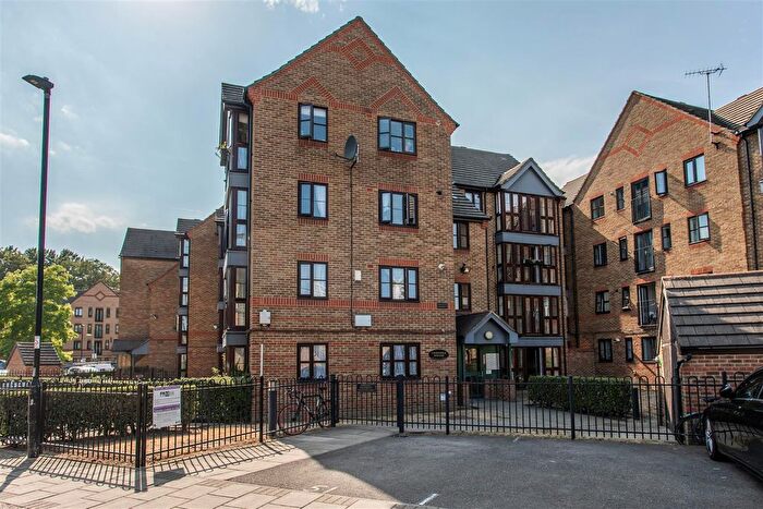 2 Bedroom Flat For Sale In Lagonda House, Bow, E3