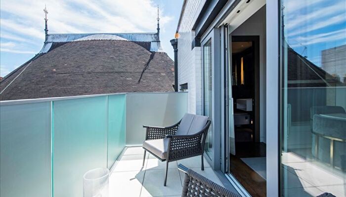 2 Bedroom Flat To Rent In Duke Street, London, W1K