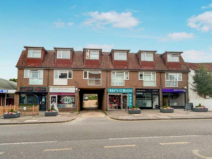 2 Bedroom Flat To Rent In High Street, Caterham, CR3