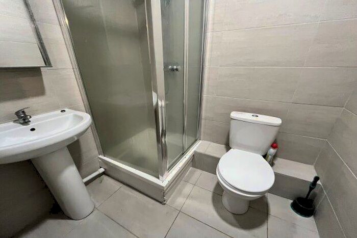 Studio To Rent In Bearwood Road, Smethwick, B66