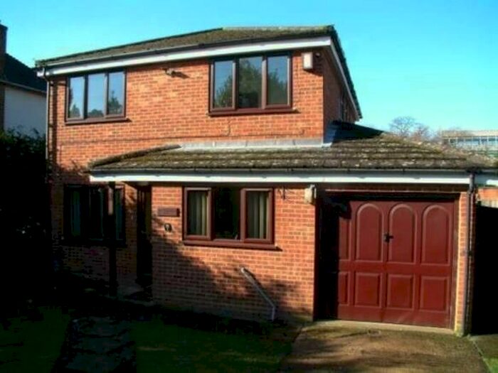 4 Bedroom Detached House To Rent In Salisbury Road, Farnborough, GU14