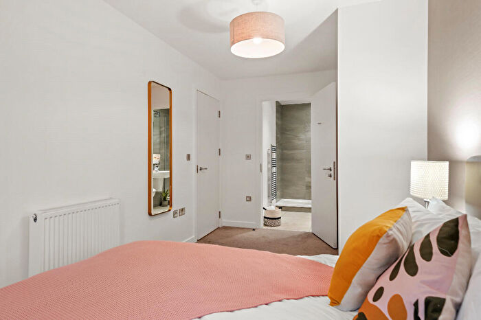 2 Bedroom Apartment To Rent In Anvil, M5
