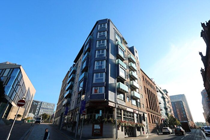 3 Bedroom Flat To Rent In Ingram Street, Glasgow, G1