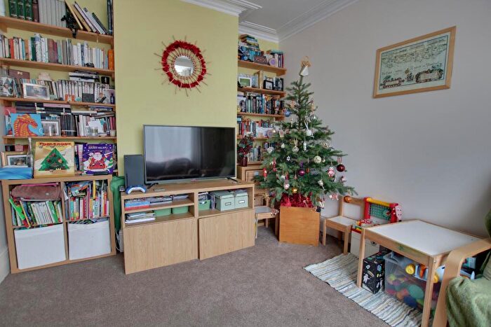 3 Bedroom Semi-Detached House For Sale In St Denys, Southampton, SO17