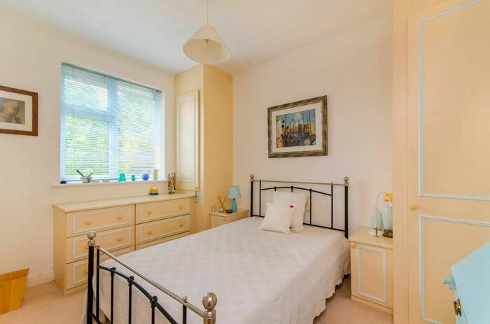 2 Bedroom Maisonette To Rent In Page Street, Mill Hill, London, NW7