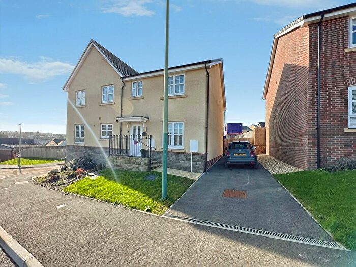 3 Bedroom Semi Detached House For Sale In Ffordd Cae'r Ywen, Cwmgelli, NP12