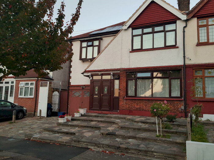 5 Bedroom Semi-Detached House To Rent In Hereford Gardens, Ilford, Essex, IG1