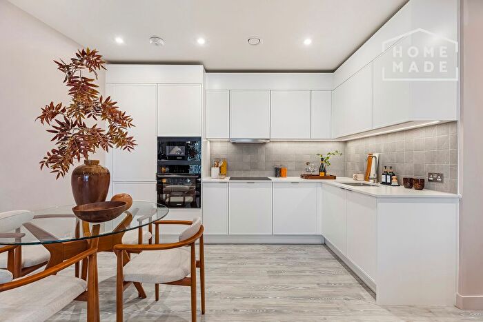 3 Bedroom Flat To Rent In Coppermaker Square, Stratford, E20