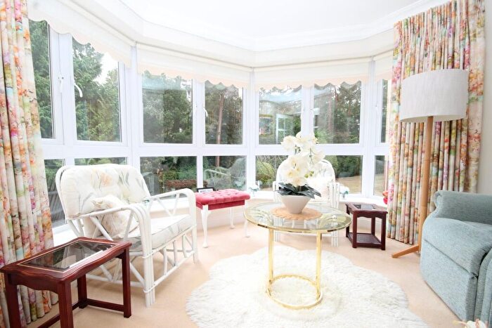 2 Bedroom Apartment For Sale In The Avenue, Branksome Park, BH13