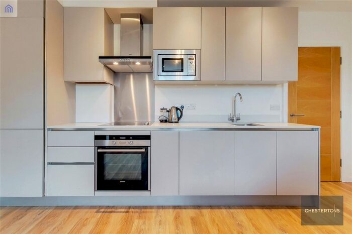 2 Bedroom Flat To Rent In Walpole Gardens, Chiswick, W4